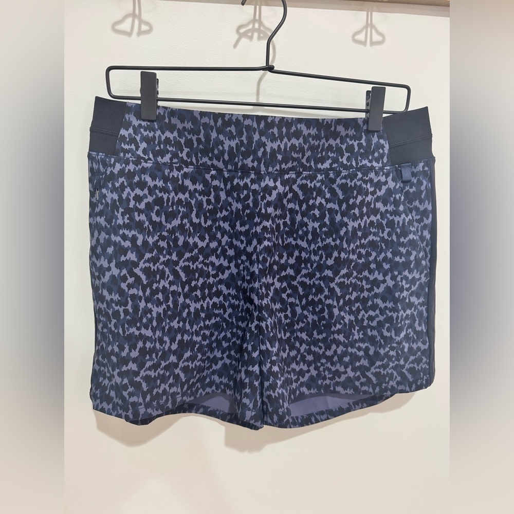 Athleta Brooklyn Printed 4” Shorts in Blue and Black